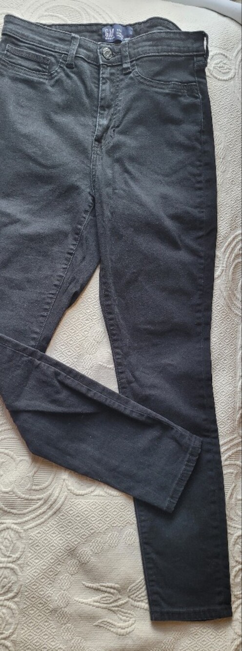 GAP Straight Leg Jeans in Black